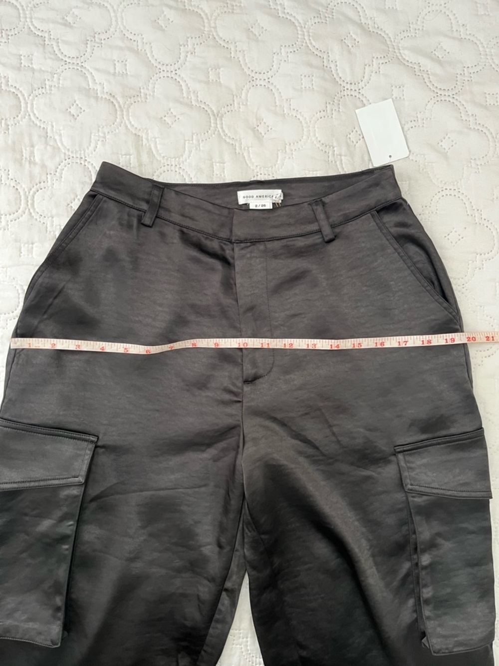 NWT Good American Washed Satin Cargo Pants Black Size 2 Revolve - Picture 11 of 17